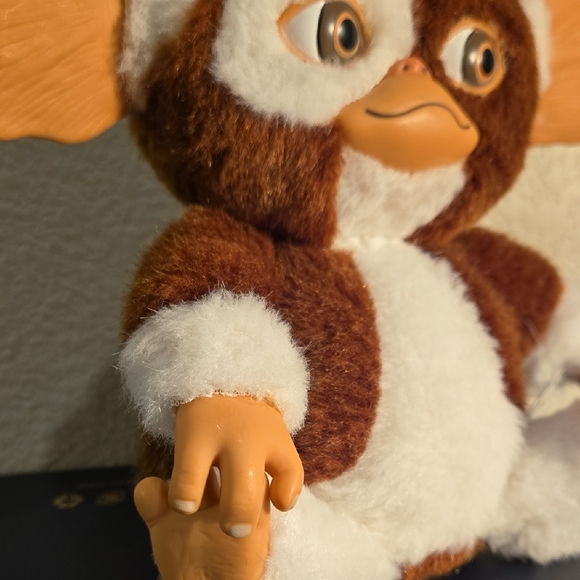 This is a NECA Gremlins Dancing Gizmo Deluxe Plush toy. - Picture 6 of 8